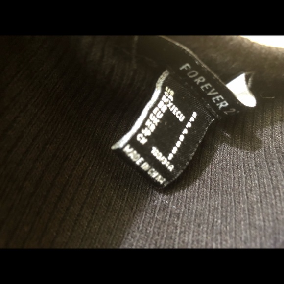 Off the shoulder crop top NWOT - Picture 2 of 2